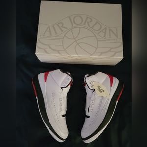 Brand new ds with tags size 9 nike air jordan 2 retro og chicago.